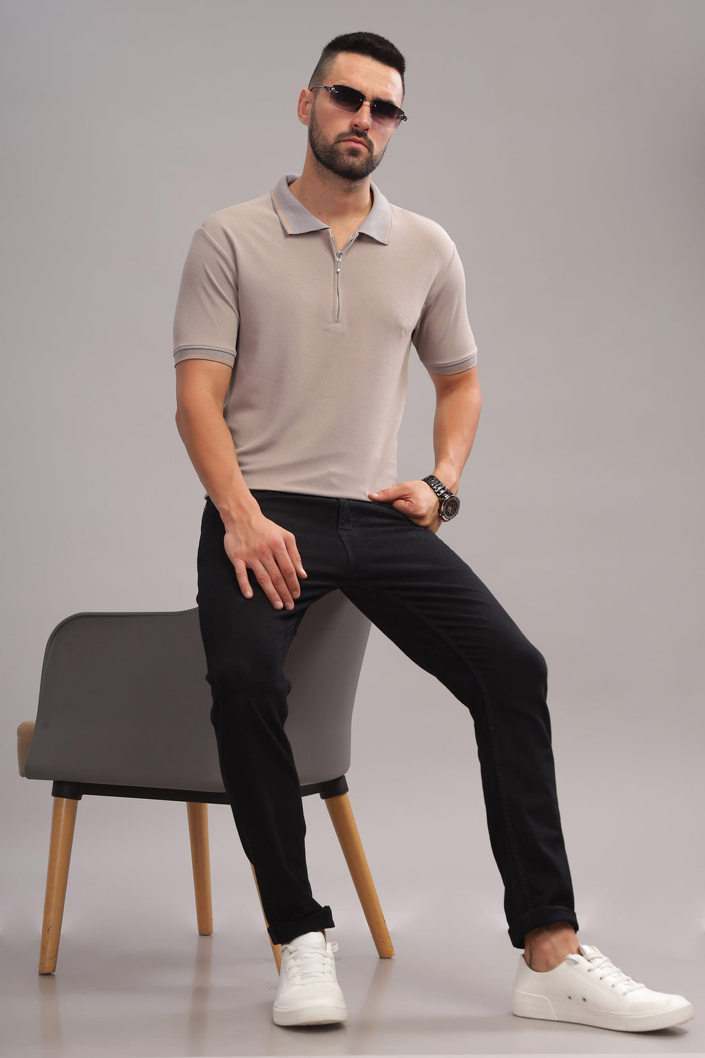 Half sleeves polo for versatile wear